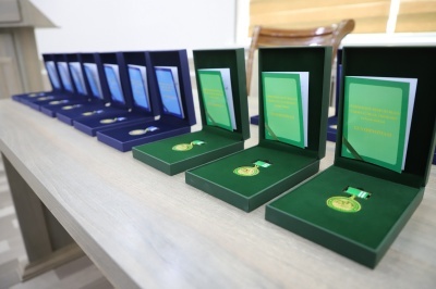 БАЙРАМ МУНОСАБАТИ БИЛАН ҚЎМИТАДА СОҲА ФИДОКОРЛАРИ ТАҚДИРЛАНДИ